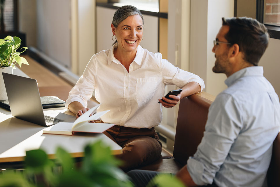 Image of an independent insurance agent meeting with a client
